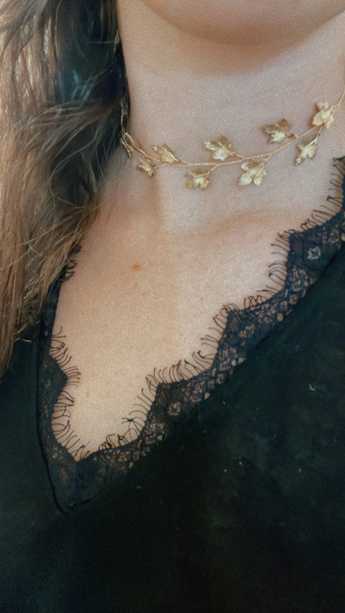 Chocker | Leaves